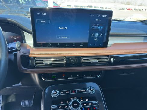 Used 2022 Lincoln Nautilus Reserve image 19