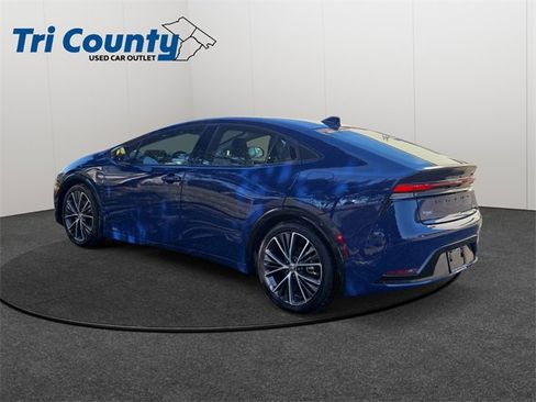 Used 2025 Toyota Prius XLE image 6