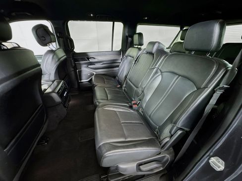 Used 2023 Jeep Wagoneer L Series II AWD/4WD image 25
