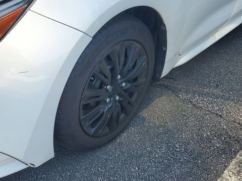 Used 2021 Toyota Corolla LE FWD image 6