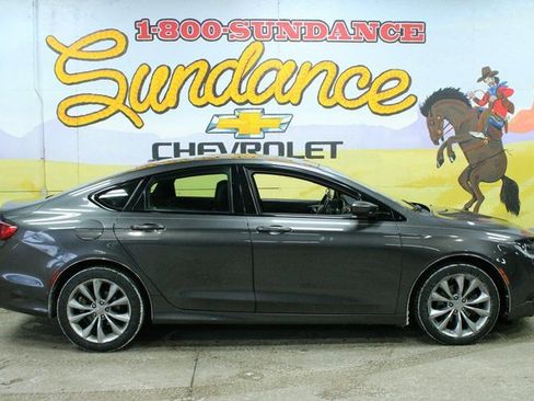 Used 2016 Chrysler 200 S image 1