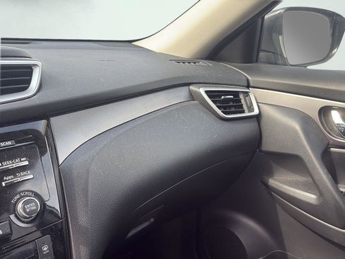 Used 2015 Nissan Rogue SV image 26