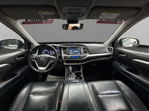 Used 2017 Toyota Highlander AWD V6 image 29