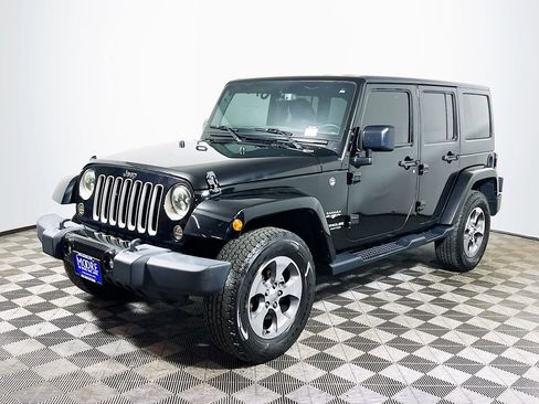 Used 2017 Jeep Wrangler Unlimited Sahara AWD/4WD image 4
