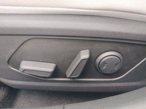 Used 2025 Hyundai Elantra Limited FWD image 34