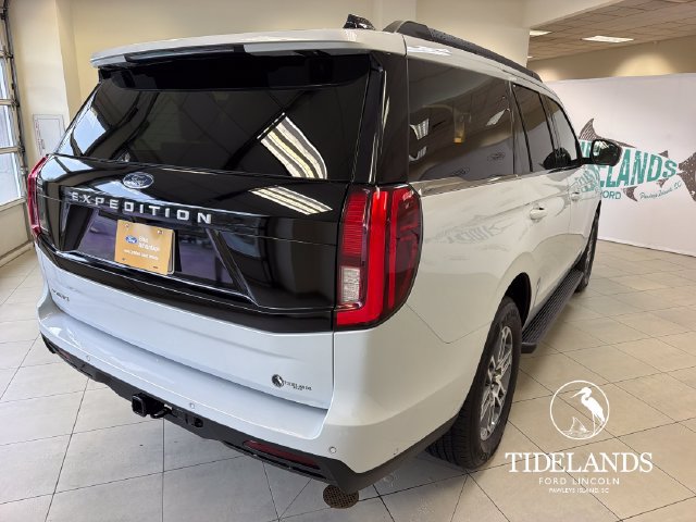 Used 2025 Ford Expedition Active RWD image 9