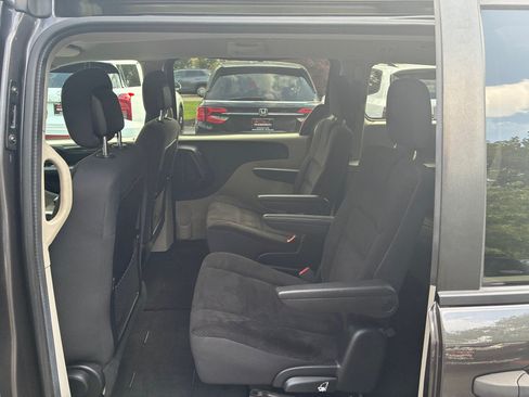 Used 2019 Dodge Grand Caravan SE FWD image 21
