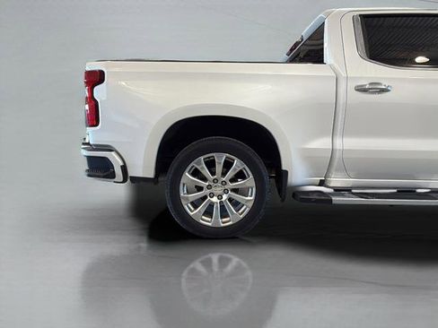 Used 2019 Chevrolet Silverado 1500 High Country w/ Technology Package image 21