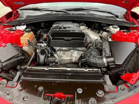 Used 2020 Chevrolet Camaro LT RWD image 9