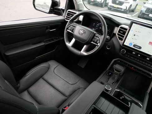 Used 2024 Toyota Tundra Limited AWD/4WD image 9