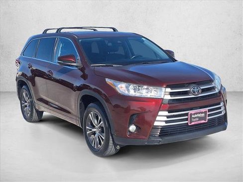 Used 2017 Toyota Highlander Plus image 3