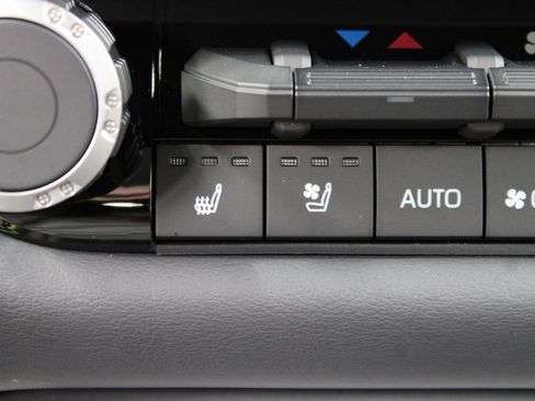 Used 2025 Toyota Sequoia Platinum image 59