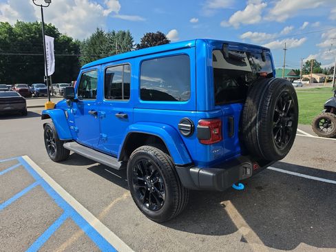 Used 2024 Jeep Wrangler Unlimited Sahara w/ Safety Group AWD/4WD image 5