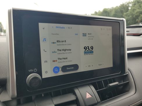 Certified 2025 Toyota RAV4 XLE AWD/4WD image 26