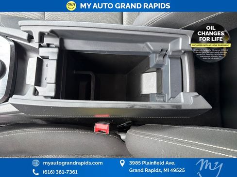 Used 2025 Nissan Rogue SV AWD/4WD image 24