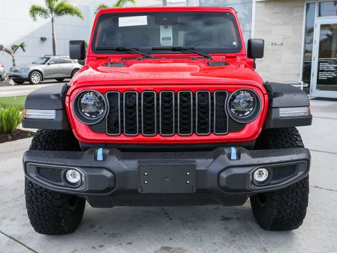 Used 2025 Jeep Wrangler Unlimited Rubicon 4xe w/ Safety Group AWD/4WD image 4