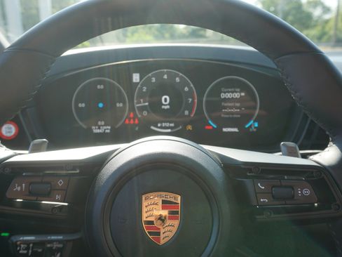 Certified 2025 Porsche Cayenne Coupe AWD/4WD image 19