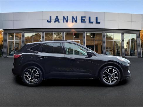 Used 2021 Ford Escape SE w/ SE Sport Appearance Package image 4