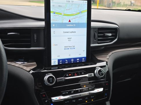 Used 2023 Ford Explorer Limited w/ Limited Technology Package RWD image 16