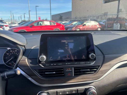 Used 2025 Nissan Altima 2.5 SV image 20