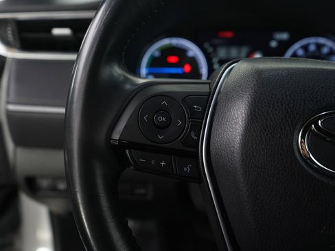 Used 2023 Toyota Venza XLE image 16