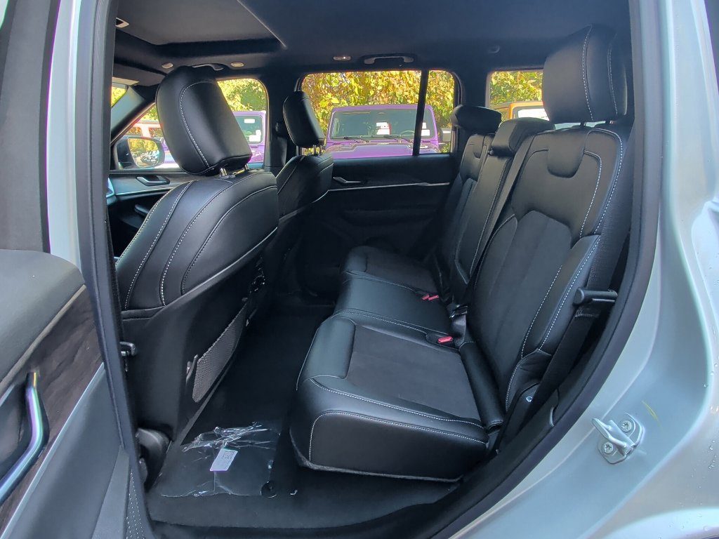 New 2026 Jeep Grand Cherokee Altitude AWD/4WD image 13