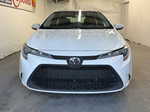 Used 2022 Toyota Corolla LE image 3