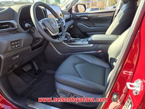 New 2026 Toyota Highlander Platinum image 6