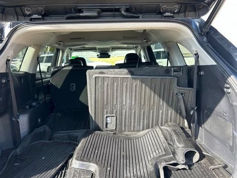Used 2022 Toyota Highlander XLE AWD/4WD image 9