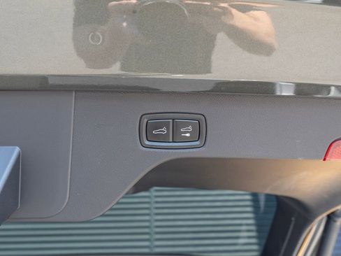 Used 2024 Porsche Macan 4 Electric image 37