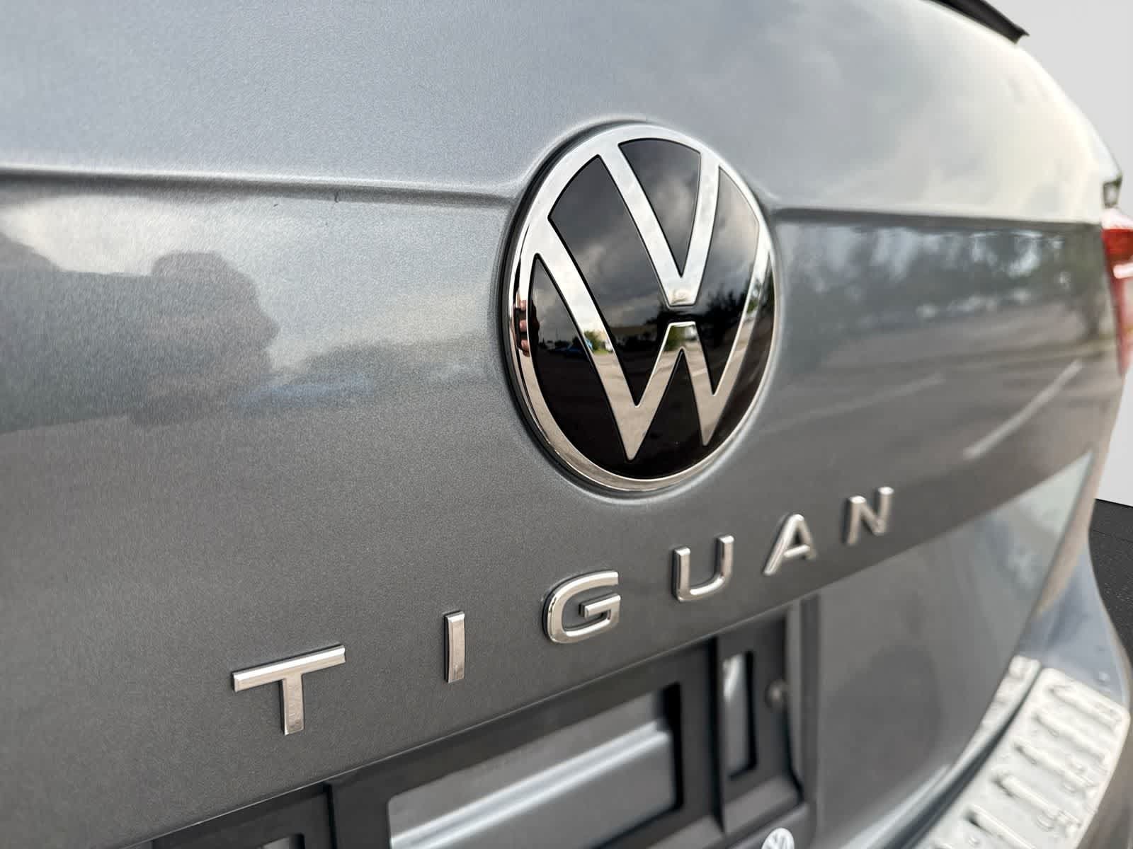 Used 2024 Volkswagen Tiguan SE R-Line FWD image 19