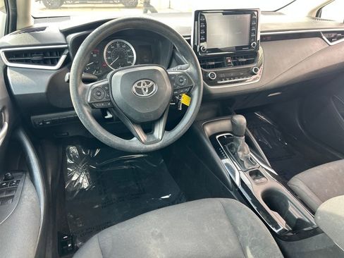 Used 2021 Toyota Corolla LE image 3