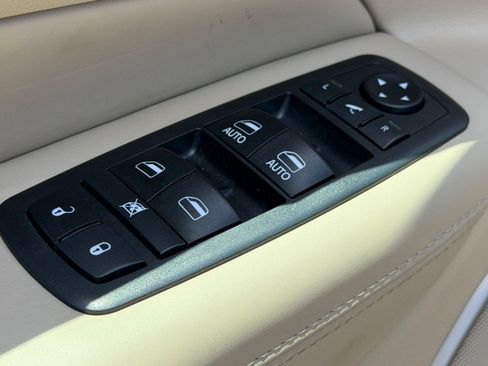 Used 2018 Jeep Grand Cherokee Overland RWD image 23