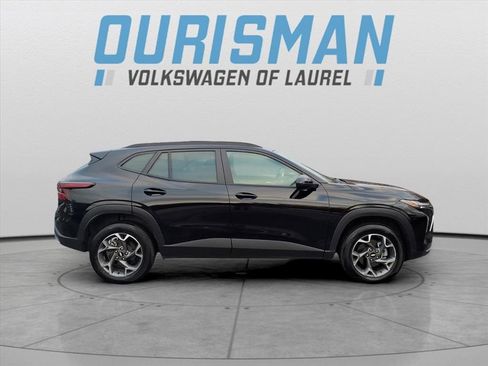 Used 2024 Chevrolet Trax LT image 2