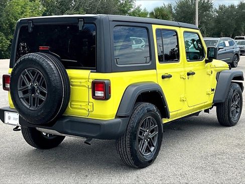 Used 2024 Jeep Wrangler Sport S image 5
