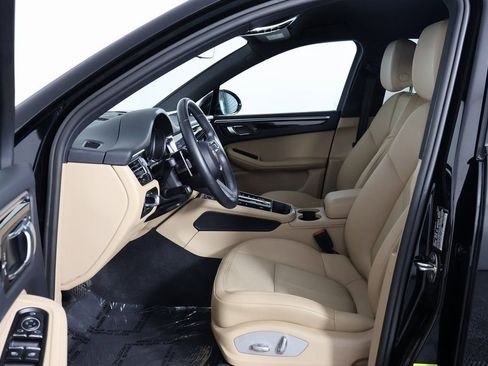 Used 2024 Porsche Macan AWD/4WD image 10