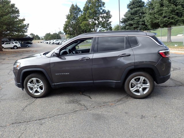 Used 2024 Jeep Compass Latitude AWD/4WD image 2