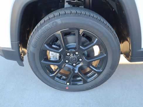 New 2026 Jeep Compass Latitude image 17