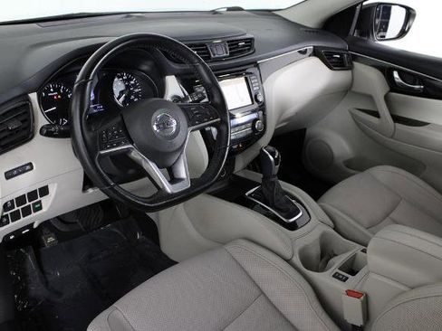 Certified 2017 Nissan Rogue Sport SL FWD image 18