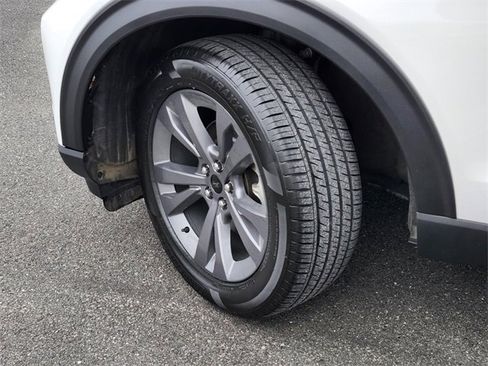 Certified 2022 Ford Explorer XLT w/ Equipment Group 202A image 35