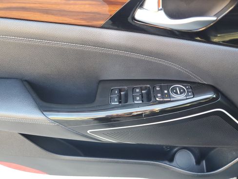 Used 2018 Kia Cadenza Premium image 17