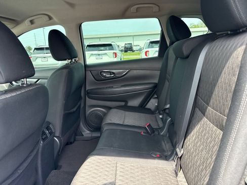 Used 2018 Nissan Rogue S FWD image 13