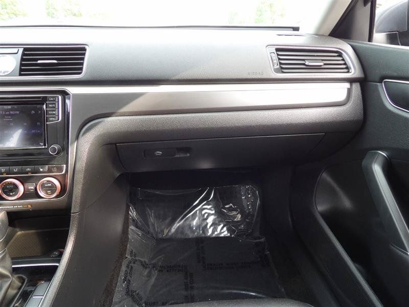 Used 2017 Volkswagen Passat 1.8T R-Line FWD image 18