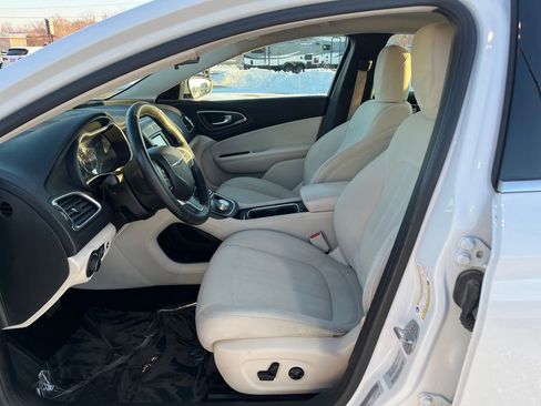 Used 2015 Chrysler 200 Limited w/ Convenience Group image 11