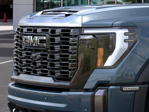 New 2026 GMC Sierra 2500 Denali Ultimate w/ LPO, Black Badging Package image 13