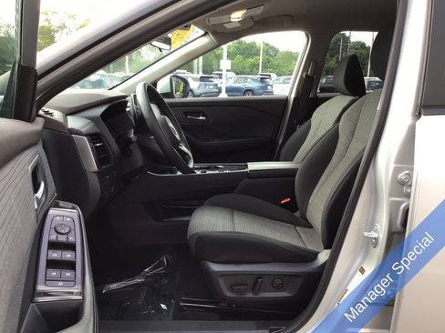 Used 2023 Nissan Rogue SV FWD image 23
