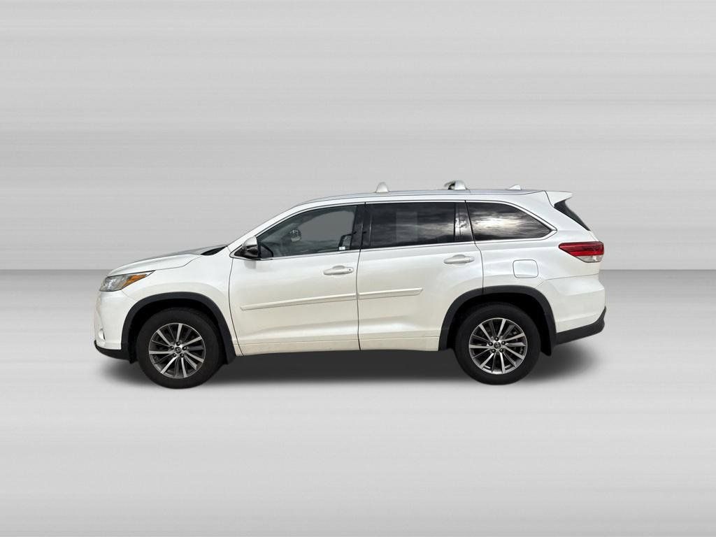 Used 2017 Toyota Highlander XLE AWD/4WD image 9