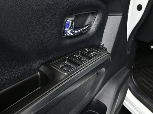 Used 2019 Nissan Titan SV w/ SV Convenience Package image 14