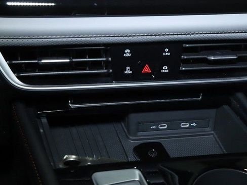 Used 2025 Volkswagen Atlas Peak Edition SE image 30