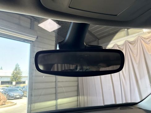Used 2023 Chrysler Pacifica Touring-L FWD image 25